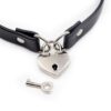 Collar chocker con candado de corazón - Imagen 3